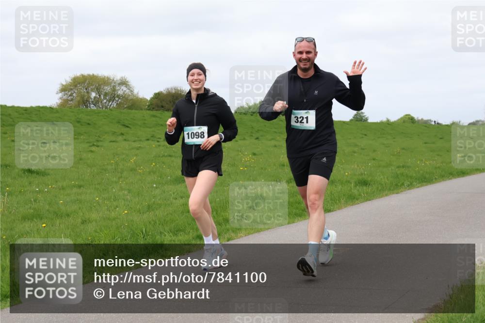 04.05.2025 - 8. Wedeler Halbmarathon Lena Gebhardt http://msf.ph/oto/7841100 04.05.2025 11:53:14 Laufen 1098, 321 meine-sportfotos.de