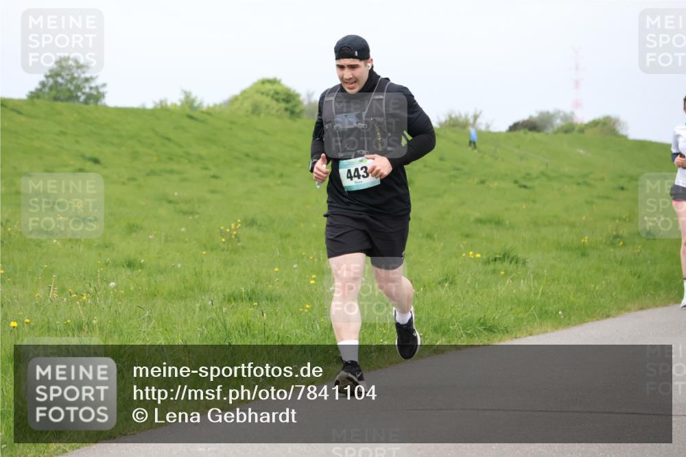 04.05.2025 - 8. Wedeler Halbmarathon Lena Gebhardt http://msf.ph/oto/7841104 04.05.2025 11:53:32 Laufen 443 meine-sportfotos.de