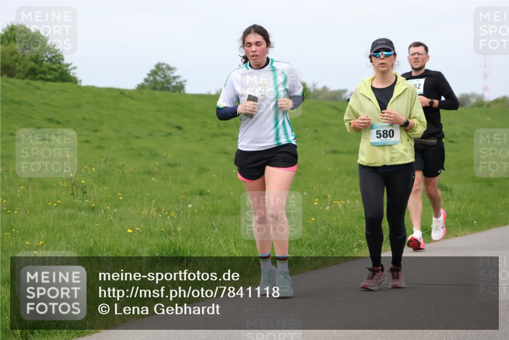 04.05.2025 - 8. Wedeler Halbmarathon Lena Gebhardt http://msf.ph/oto/7841118 04.05.2025 11:53:39 Laufen 580, 52 meine-sportfotos.de