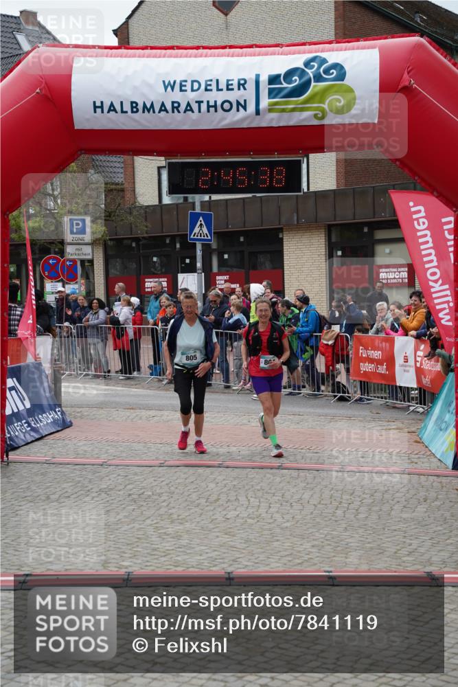 04.05.2025 - 8. Wedeler Halbmarathon Felixshl http://msf.ph/oto/7841119 04.05.2025 12:45:36 Ziel 804, 805 meine-sportfotos.de