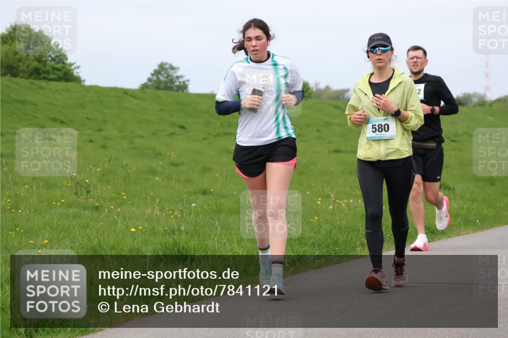 04.05.2025 - 8. Wedeler Halbmarathon Lena Gebhardt http://msf.ph/oto/7841121 04.05.2025 11:53:39 Laufen 580, 2 meine-sportfotos.de
