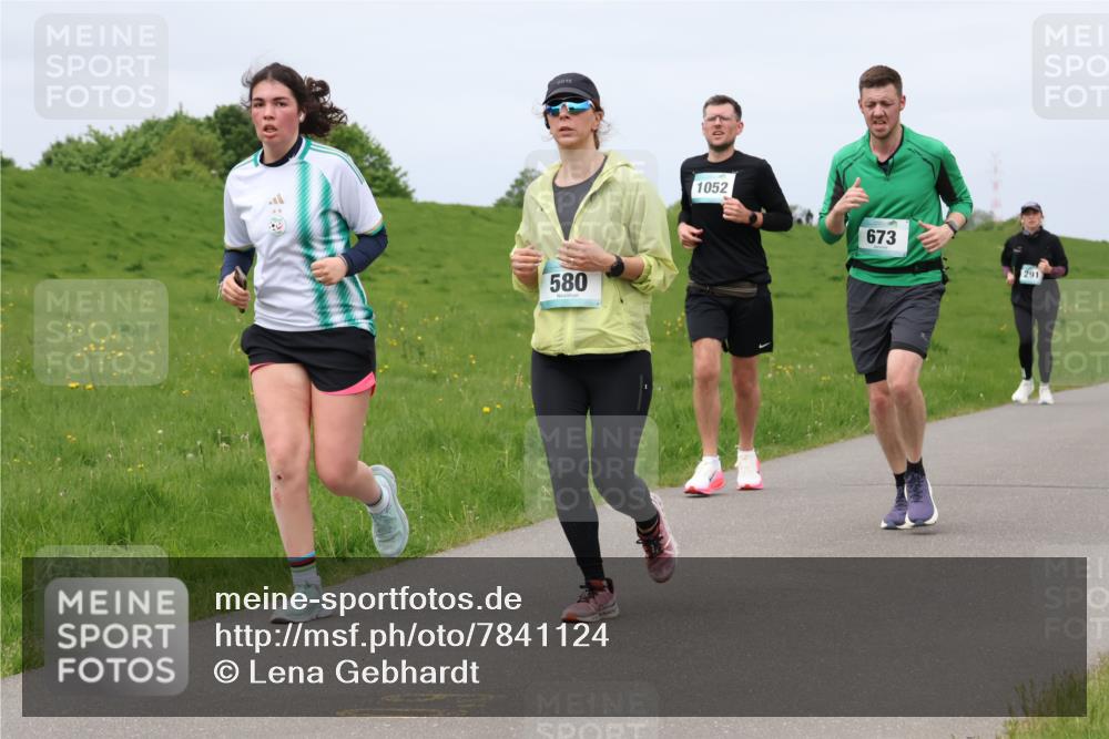 04.05.2025 - 8. Wedeler Halbmarathon Lena Gebhardt http://msf.ph/oto/7841124 04.05.2025 11:53:41 Laufen 580, 1052, 673, 291 meine-sportfotos.de