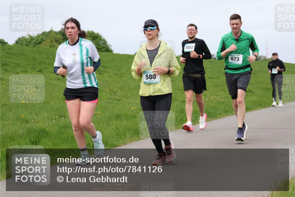 04.05.2025 - 8. Wedeler Halbmarathon Lena Gebhardt http://msf.ph/oto/7841126 04.05.2025 11:53:41 Laufen 580, 1052, 673, 291 meine-sportfotos.de