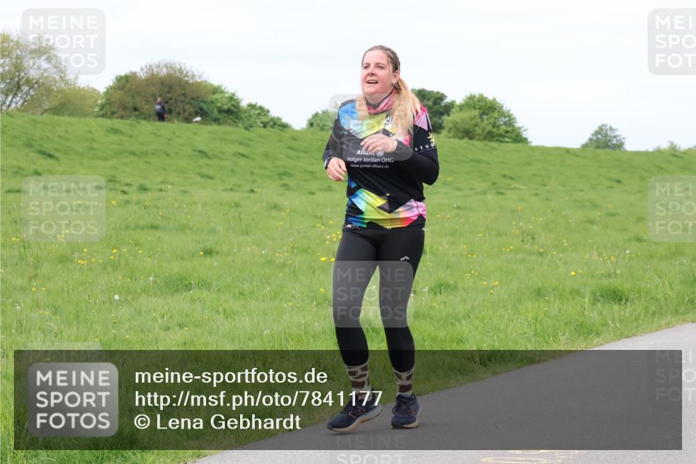 04.05.2025 - 8. Wedeler Halbmarathon Lena Gebhardt http://msf.ph/oto/7841177 04.05.2025 11:53:54 Laufen  meine-sportfotos.de