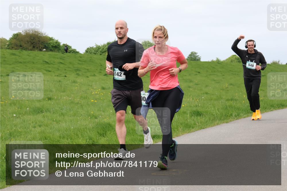 04.05.2025 - 8. Wedeler Halbmarathon Lena Gebhardt http://msf.ph/oto/7841179 04.05.2025 11:54:02 Laufen 142 meine-sportfotos.de