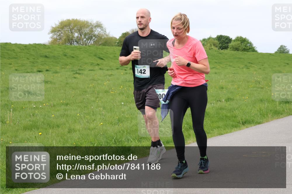 04.05.2025 - 8. Wedeler Halbmarathon Lena Gebhardt http://msf.ph/oto/7841186 04.05.2025 11:54:03 Laufen 142, 00 meine-sportfotos.de