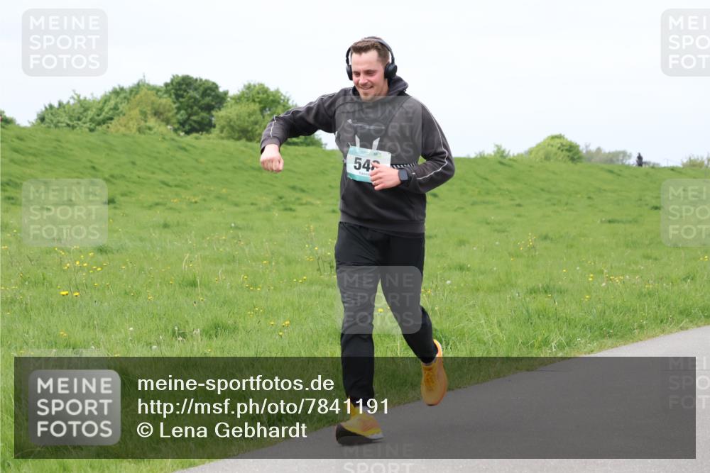 04.05.2025 - 8. Wedeler Halbmarathon Lena Gebhardt http://msf.ph/oto/7841191 04.05.2025 11:54:04 Laufen 54 meine-sportfotos.de