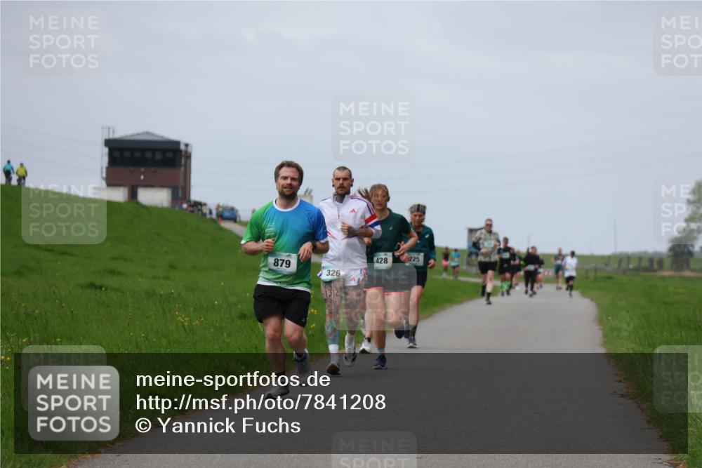 04.05.2025 - 8. Wedeler Halbmarathon Yannick Fuchs http://msf.ph/oto/7841208 04.05.2025 11:48:50 Laufen 25, 428, 879, 326, 1312 meine-sportfotos.de