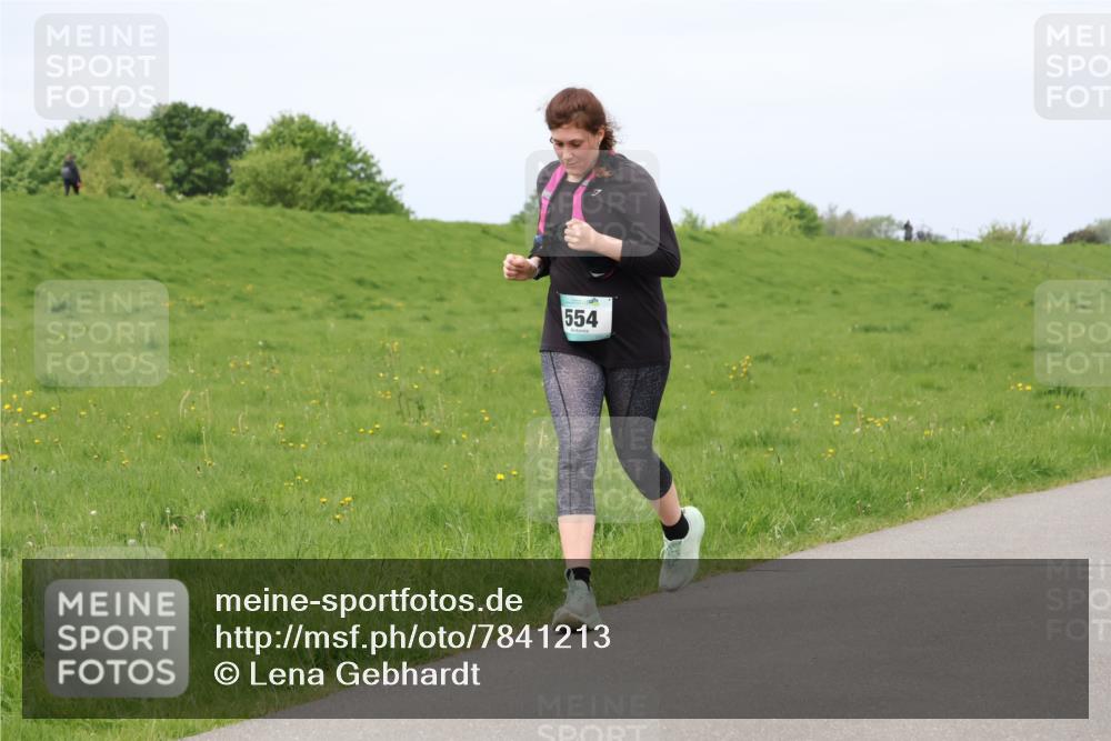 04.05.2025 - 8. Wedeler Halbmarathon Lena Gebhardt http://msf.ph/oto/7841213 04.05.2025 11:54:13 Laufen 554 meine-sportfotos.de
