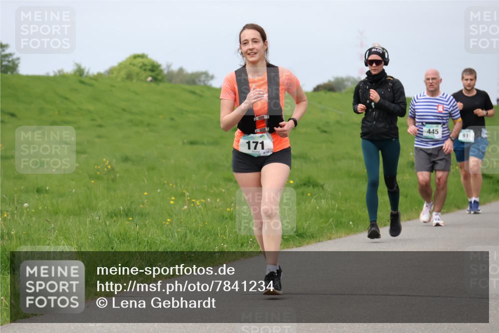 04.05.2025 - 8. Wedeler Halbmarathon Lena Gebhardt http://msf.ph/oto/7841234 04.05.2025 11:54:34 Laufen 171, 14, 445, 91 meine-sportfotos.de