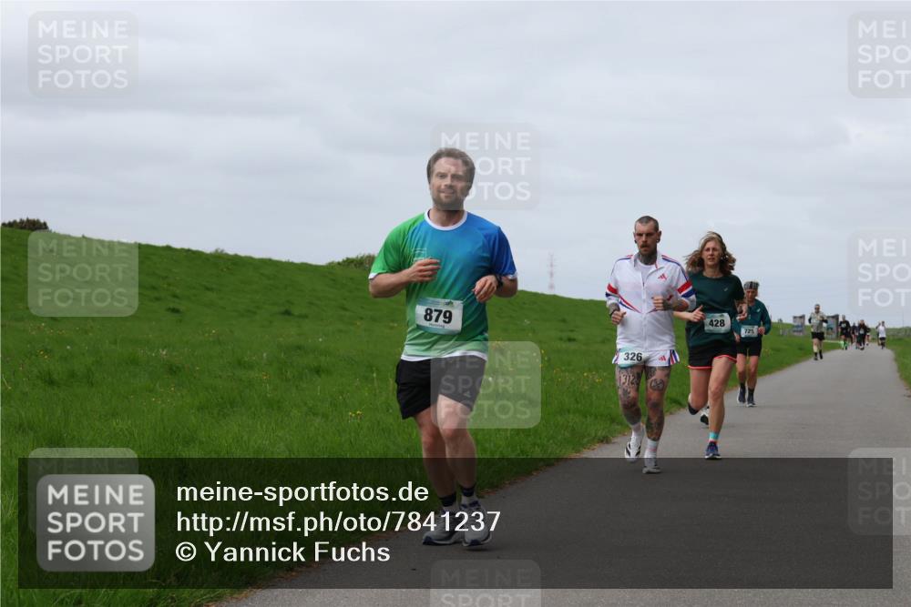 04.05.2025 - 8. Wedeler Halbmarathon Yannick Fuchs http://msf.ph/oto/7841237 04.05.2025 11:48:58 Laufen 879, 326, 1312, 428, 725 meine-sportfotos.de