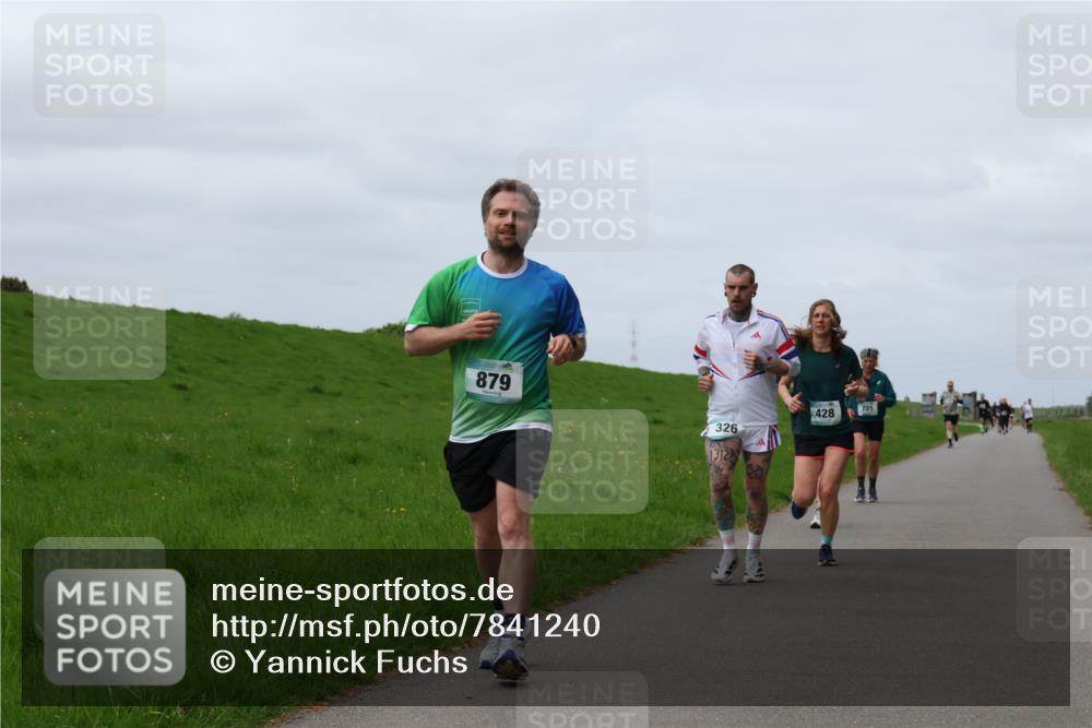 04.05.2025 - 8. Wedeler Halbmarathon Yannick Fuchs http://msf.ph/oto/7841240 04.05.2025 11:48:58 Laufen 879, 326, 725, 428 meine-sportfotos.de