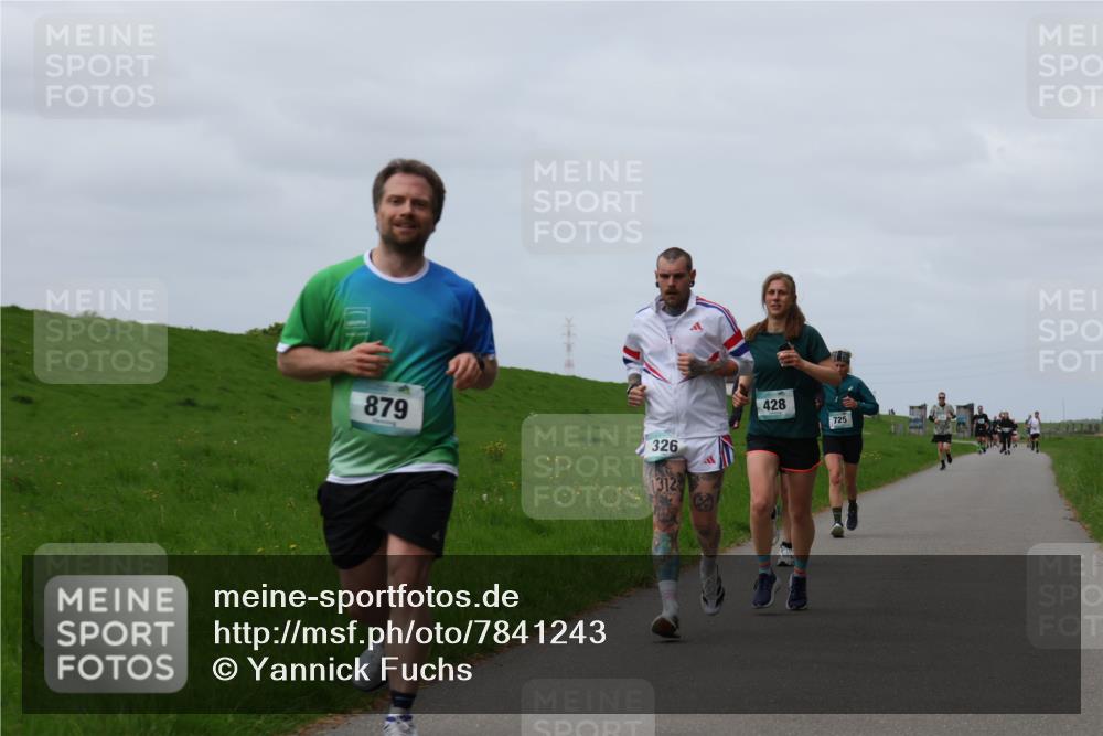 04.05.2025 - 8. Wedeler Halbmarathon Yannick Fuchs http://msf.ph/oto/7841243 04.05.2025 11:48:58 Laufen 879, 326, 1312, 428, 725 meine-sportfotos.de