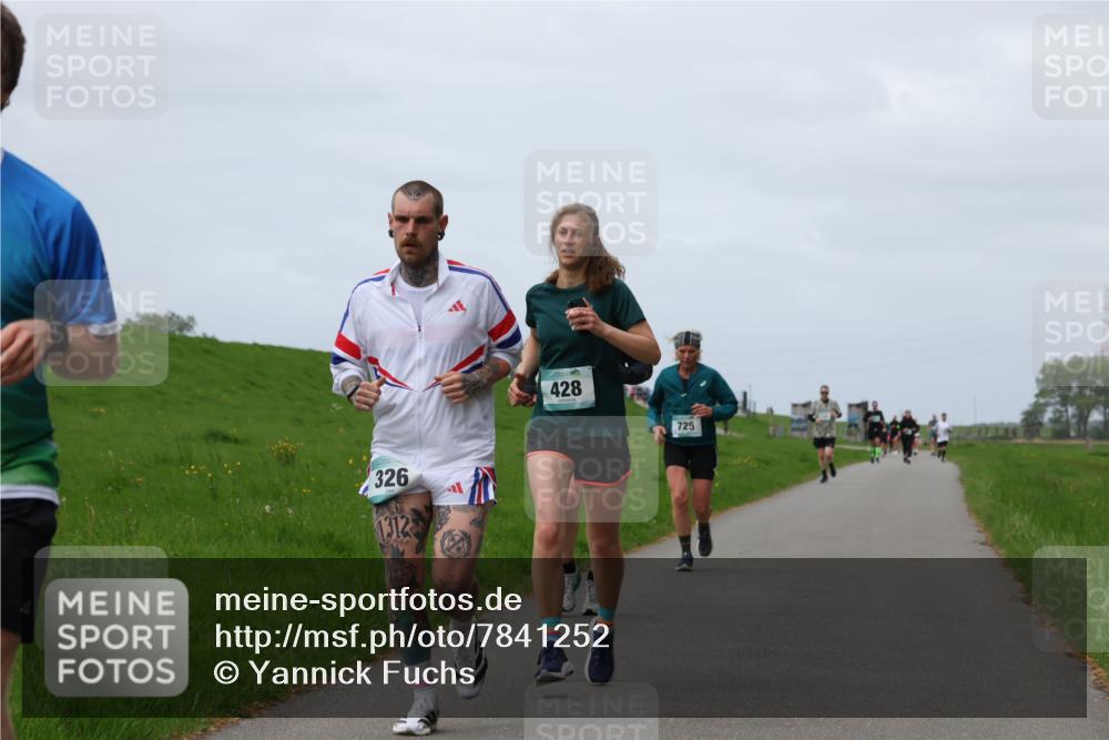 04.05.2025 - 8. Wedeler Halbmarathon Yannick Fuchs http://msf.ph/oto/7841252 04.05.2025 11:48:59 Laufen 326, 1312, 428, 725 meine-sportfotos.de