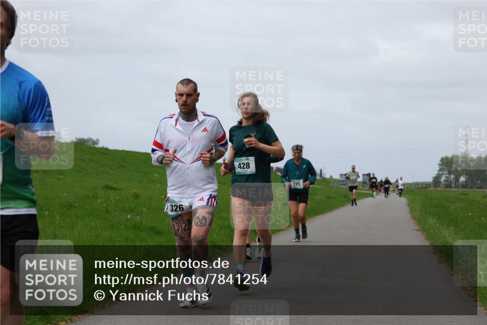 04.05.2025 - 8. Wedeler Halbmarathon Yannick Fuchs http://msf.ph/oto/7841254 04.05.2025 11:48:59 Laufen 326, 1312, 428, 725 meine-sportfotos.de