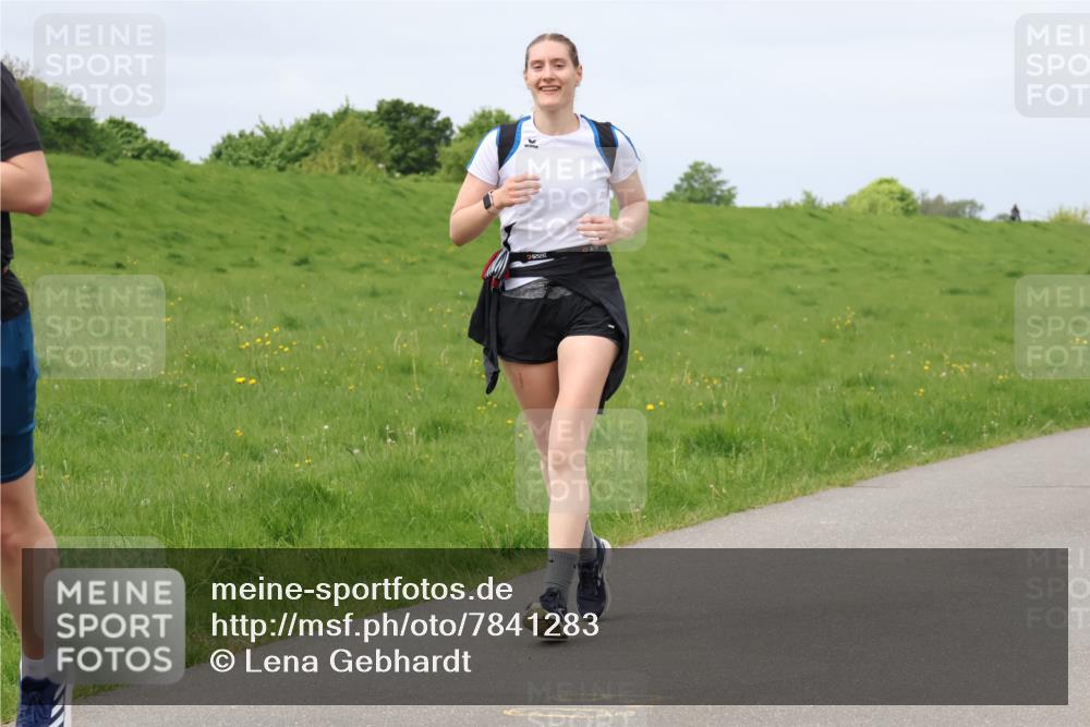 04.05.2025 - 8. Wedeler Halbmarathon Lena Gebhardt http://msf.ph/oto/7841283 04.05.2025 11:54:45 Laufen  meine-sportfotos.de