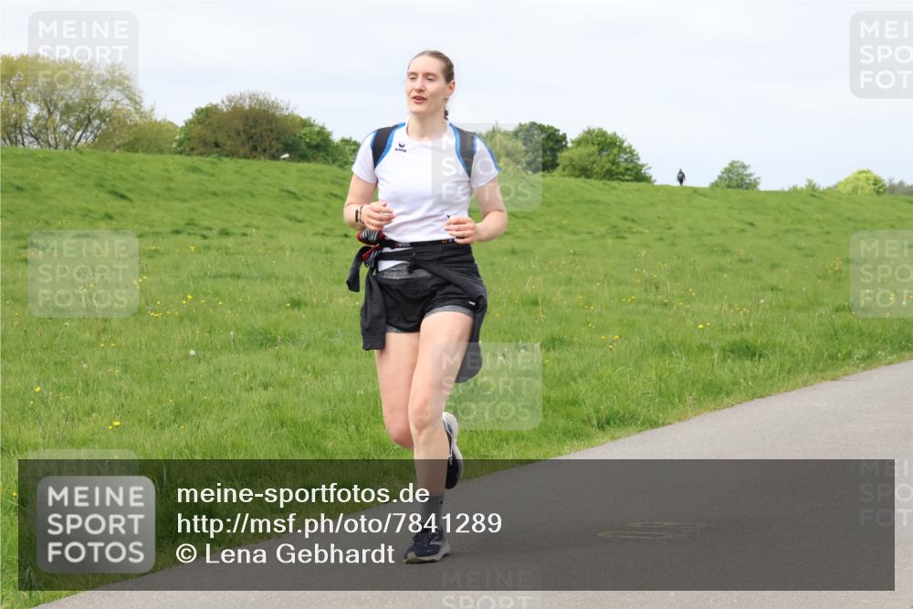 04.05.2025 - 8. Wedeler Halbmarathon Lena Gebhardt http://msf.ph/oto/7841289 04.05.2025 11:54:46 Laufen  meine-sportfotos.de