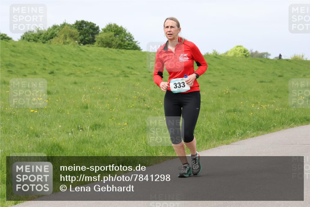 04.05.2025 - 8. Wedeler Halbmarathon Lena Gebhardt http://msf.ph/oto/7841298 04.05.2025 11:54:49 Laufen 333 meine-sportfotos.de