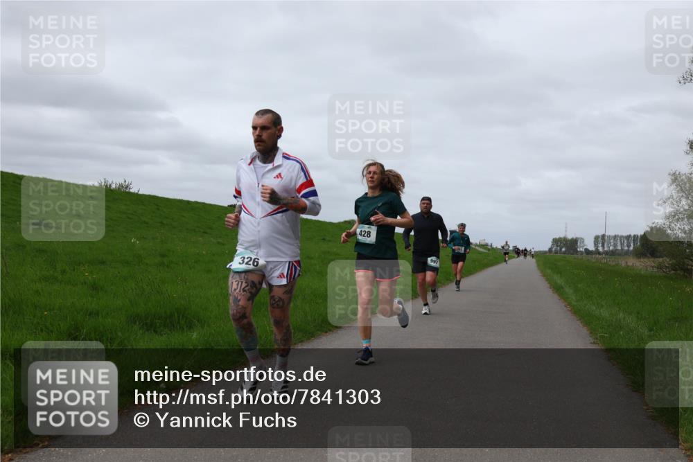 04.05.2025 - 8. Wedeler Halbmarathon Yannick Fuchs http://msf.ph/oto/7841303 04.05.2025 11:49:01 Laufen 326, 1312, 428, 997 meine-sportfotos.de