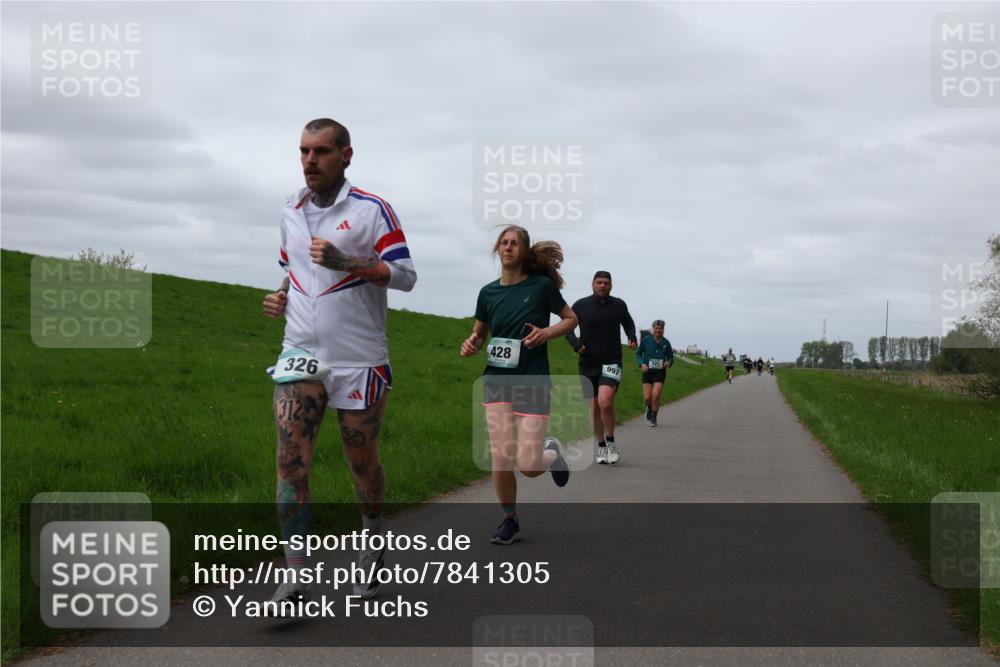 04.05.2025 - 8. Wedeler Halbmarathon Yannick Fuchs http://msf.ph/oto/7841305 04.05.2025 11:49:01 Laufen 326, 1312, 428, 997, 725 meine-sportfotos.de
