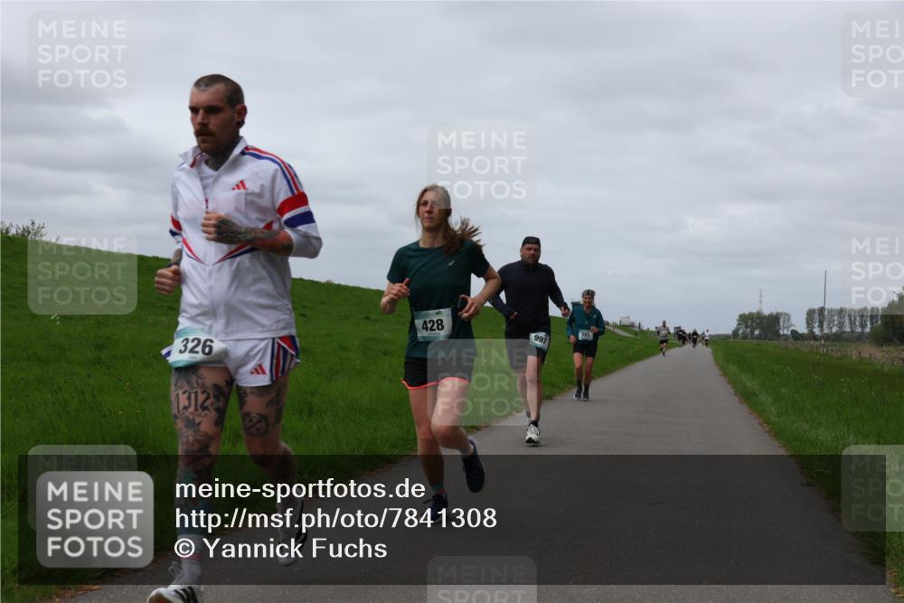 04.05.2025 - 8. Wedeler Halbmarathon Yannick Fuchs http://msf.ph/oto/7841308 04.05.2025 11:49:02 Laufen 326, 1312, 428, 997, 725 meine-sportfotos.de