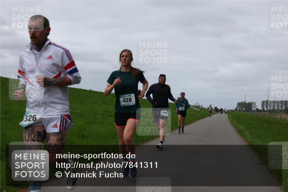 04.05.2025 - 8. Wedeler Halbmarathon Yannick Fuchs http://msf.ph/oto/7841311 04.05.2025 11:49:02 Laufen 326, 1312, 428, 997, 725 meine-sportfotos.de