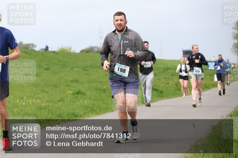 04.05.2025 - 8. Wedeler Halbmarathon Lena Gebhardt http://msf.ph/oto/7841312 04.05.2025 11:54:57 Laufen 198, 7915, 970 meine-sportfotos.de