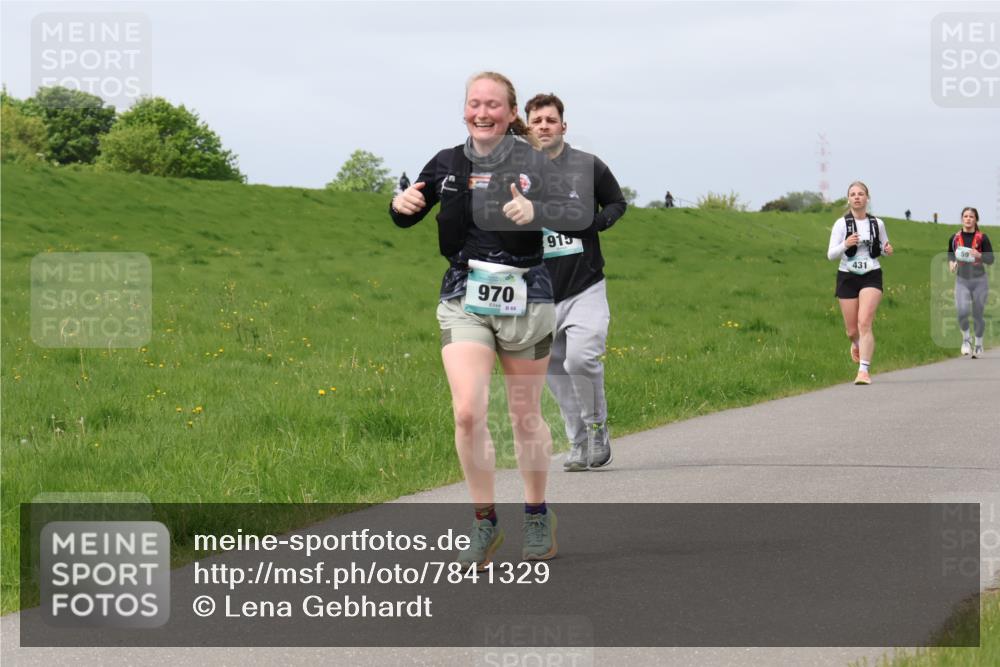 04.05.2025 - 8. Wedeler Halbmarathon Lena Gebhardt http://msf.ph/oto/7841329 04.05.2025 11:55:04 Laufen 970, 68, 915, 431, 59 meine-sportfotos.de