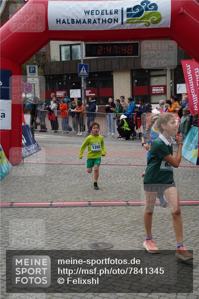 04.05.2025 - 8. Wedeler Halbmarathon Felixshl http://msf.ph/oto/7841345 04.05.2025 12:47:46 Ziel 622, 708, 1202 meine-sportfotos.de