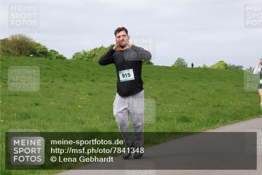 04.05.2025 - 8. Wedeler Halbmarathon Lena Gebhardt http://msf.ph/oto/7841348 04.05.2025 11:55:06 Laufen 915 meine-sportfotos.de