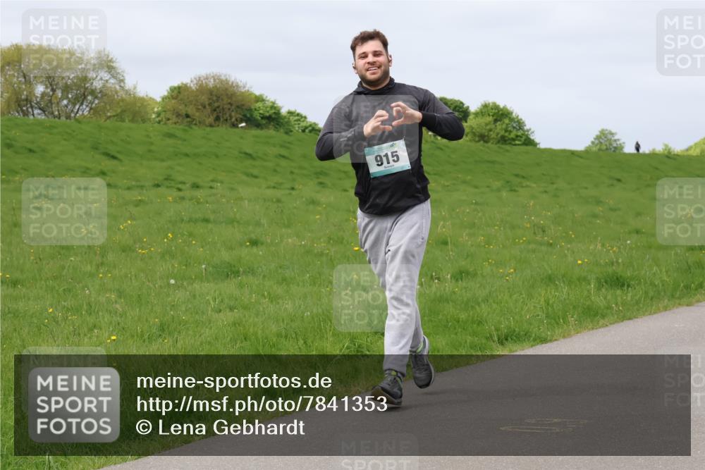 04.05.2025 - 8. Wedeler Halbmarathon Lena Gebhardt http://msf.ph/oto/7841353 04.05.2025 11:55:07 Laufen 915 meine-sportfotos.de