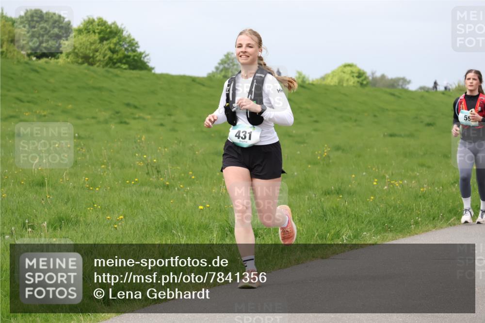 04.05.2025 - 8. Wedeler Halbmarathon Lena Gebhardt http://msf.ph/oto/7841356 04.05.2025 11:55:09 Laufen 431, 59 meine-sportfotos.de