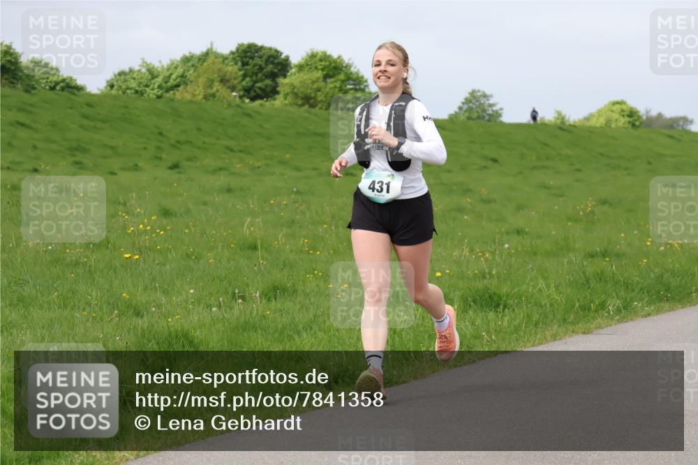 04.05.2025 - 8. Wedeler Halbmarathon Lena Gebhardt http://msf.ph/oto/7841358 04.05.2025 11:55:10 Laufen 431 meine-sportfotos.de