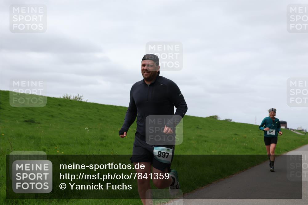 04.05.2025 - 8. Wedeler Halbmarathon Yannick Fuchs http://msf.ph/oto/7841359 04.05.2025 11:49:04 Laufen 997, 725 meine-sportfotos.de