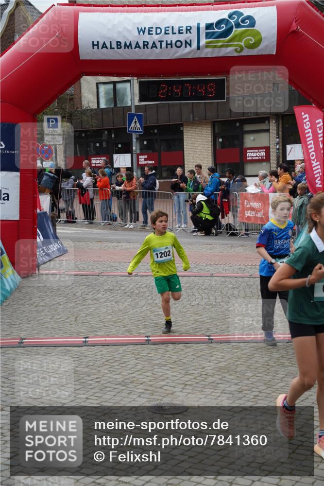 04.05.2025 - 8. Wedeler Halbmarathon Felixshl http://msf.ph/oto/7841360 04.05.2025 12:47:46 Ziel 622, 708, 1202 meine-sportfotos.de
