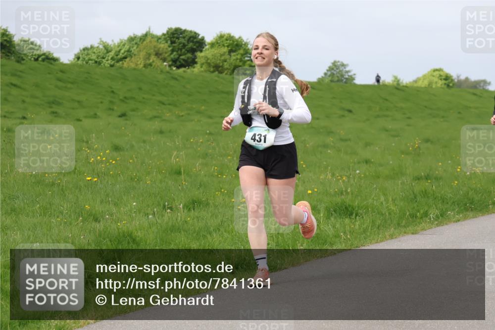04.05.2025 - 8. Wedeler Halbmarathon Lena Gebhardt http://msf.ph/oto/7841361 04.05.2025 11:55:10 Laufen 431 meine-sportfotos.de
