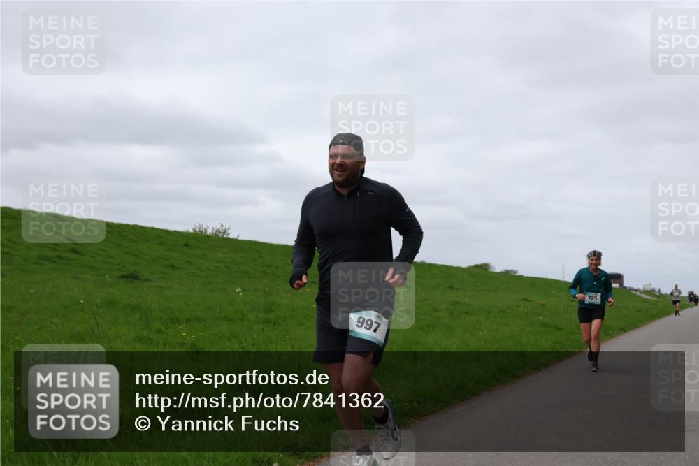 04.05.2025 - 8. Wedeler Halbmarathon Yannick Fuchs http://msf.ph/oto/7841362 04.05.2025 11:49:04 Laufen 997, 725 meine-sportfotos.de