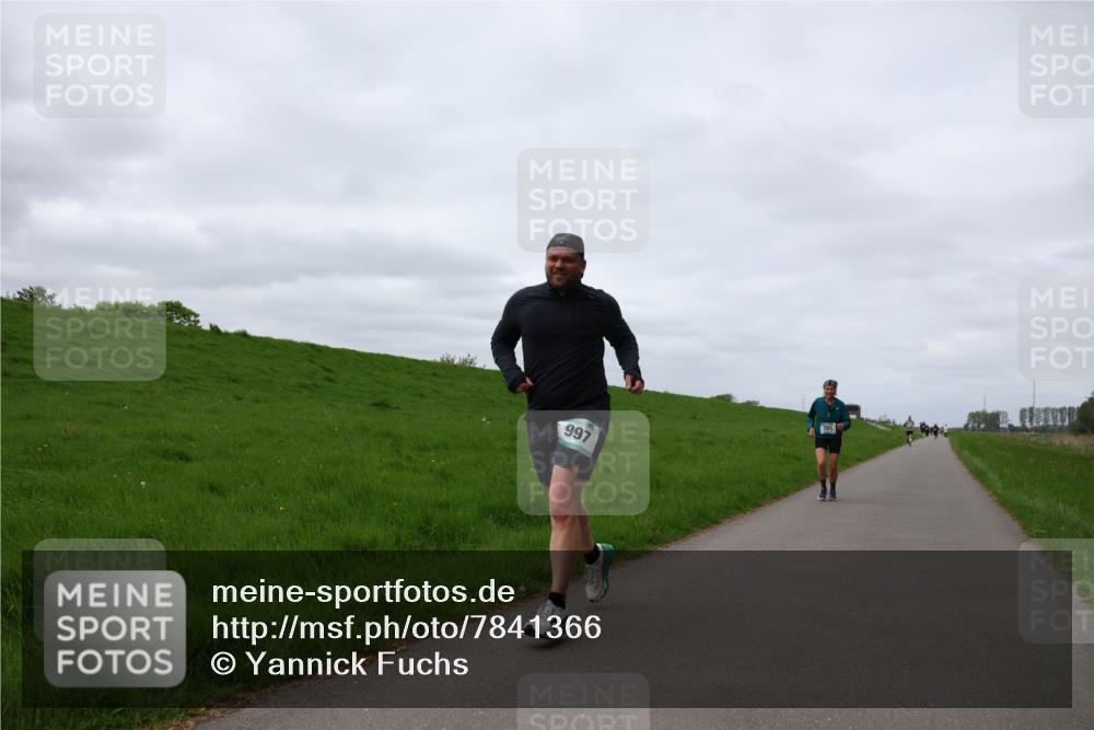 04.05.2025 - 8. Wedeler Halbmarathon Yannick Fuchs http://msf.ph/oto/7841366 04.05.2025 11:49:04 Laufen 997 meine-sportfotos.de