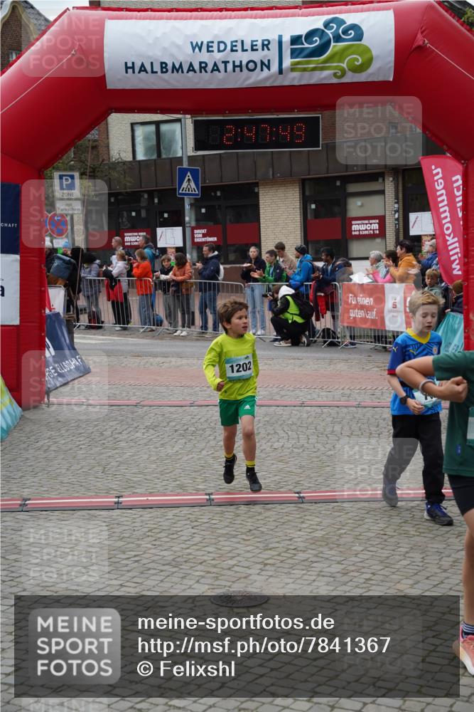 04.05.2025 - 8. Wedeler Halbmarathon Felixshl http://msf.ph/oto/7841367 04.05.2025 12:47:47 Ziel 622, 708, 942, 1202 meine-sportfotos.de