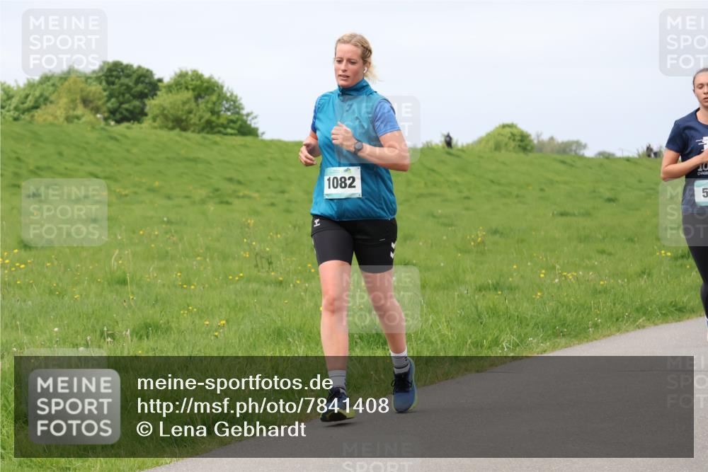 04.05.2025 - 8. Wedeler Halbmarathon Lena Gebhardt http://msf.ph/oto/7841408 04.05.2025 11:55:25 Laufen 1082, 10 meine-sportfotos.de