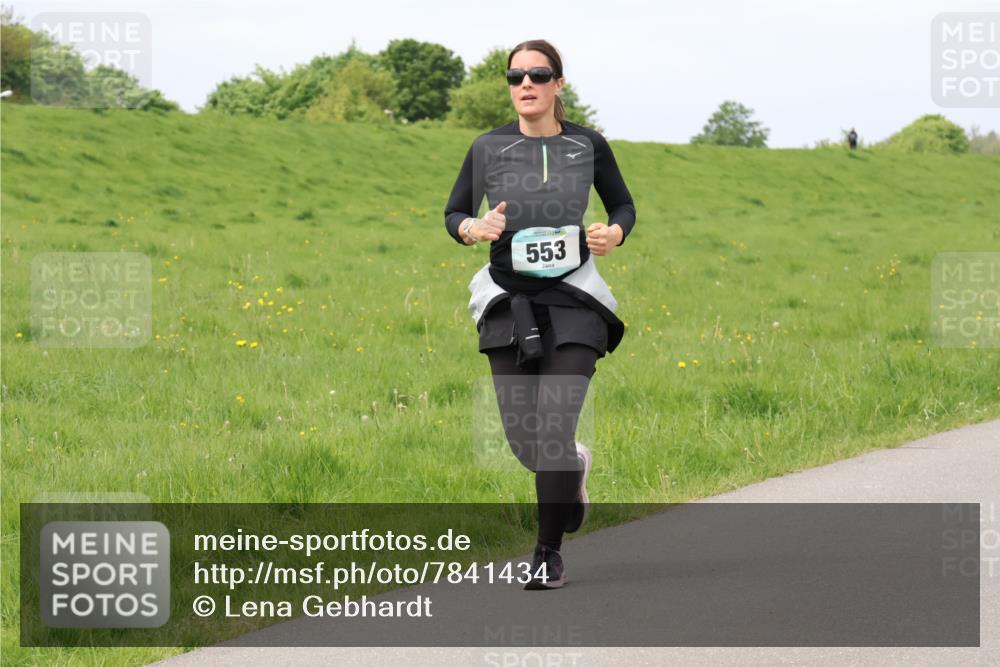04.05.2025 - 8. Wedeler Halbmarathon Lena Gebhardt http://msf.ph/oto/7841434 04.05.2025 11:55:32 Laufen 553 meine-sportfotos.de