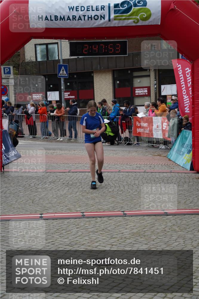 04.05.2025 - 8. Wedeler Halbmarathon Felixshl http://msf.ph/oto/7841451 04.05.2025 12:47:51 Ziel 708, 942, 1202 meine-sportfotos.de