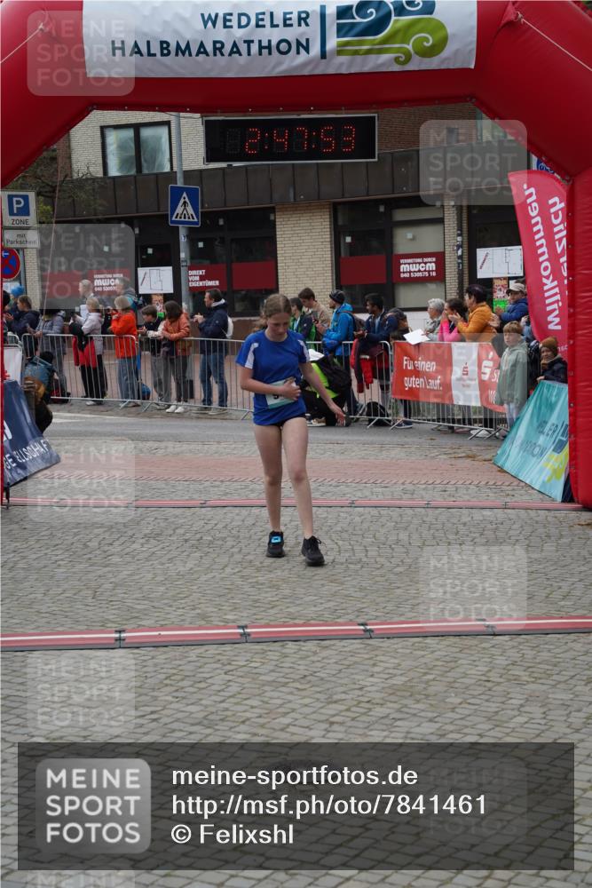 04.05.2025 - 8. Wedeler Halbmarathon Felixshl http://msf.ph/oto/7841461 04.05.2025 12:47:51 Ziel 708, 942, 1202 meine-sportfotos.de