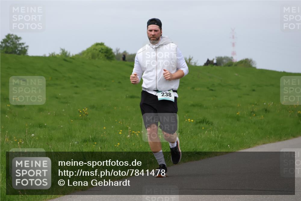 04.05.2025 - 8. Wedeler Halbmarathon Lena Gebhardt http://msf.ph/oto/7841478 04.05.2025 11:56:03 Laufen 238 meine-sportfotos.de