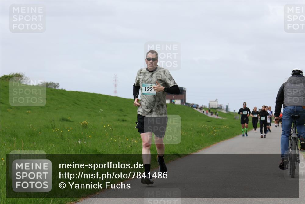 04.05.2025 - 8. Wedeler Halbmarathon Yannick Fuchs http://msf.ph/oto/7841486 04.05.2025 11:49:18 Laufen 122 meine-sportfotos.de