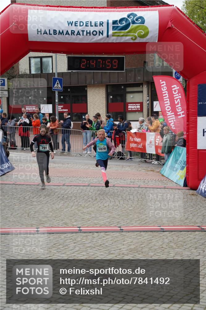 04.05.2025 - 8. Wedeler Halbmarathon Felixshl http://msf.ph/oto/7841492 04.05.2025 12:47:56 Ziel 707, 791, 942, 1078 meine-sportfotos.de