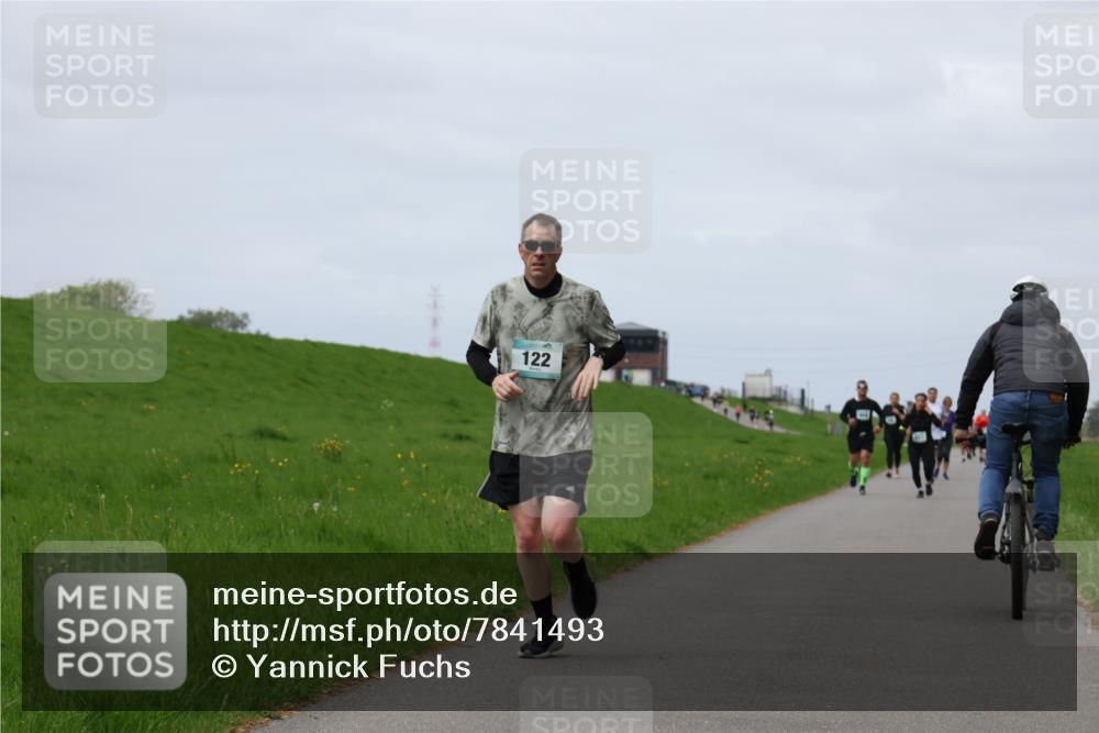 04.05.2025 - 8. Wedeler Halbmarathon Yannick Fuchs http://msf.ph/oto/7841493 04.05.2025 11:49:18 Laufen 122 meine-sportfotos.de