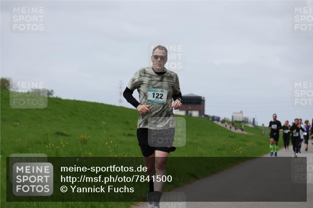 04.05.2025 - 8. Wedeler Halbmarathon Yannick Fuchs http://msf.ph/oto/7841500 04.05.2025 11:49:19 Laufen 122 meine-sportfotos.de