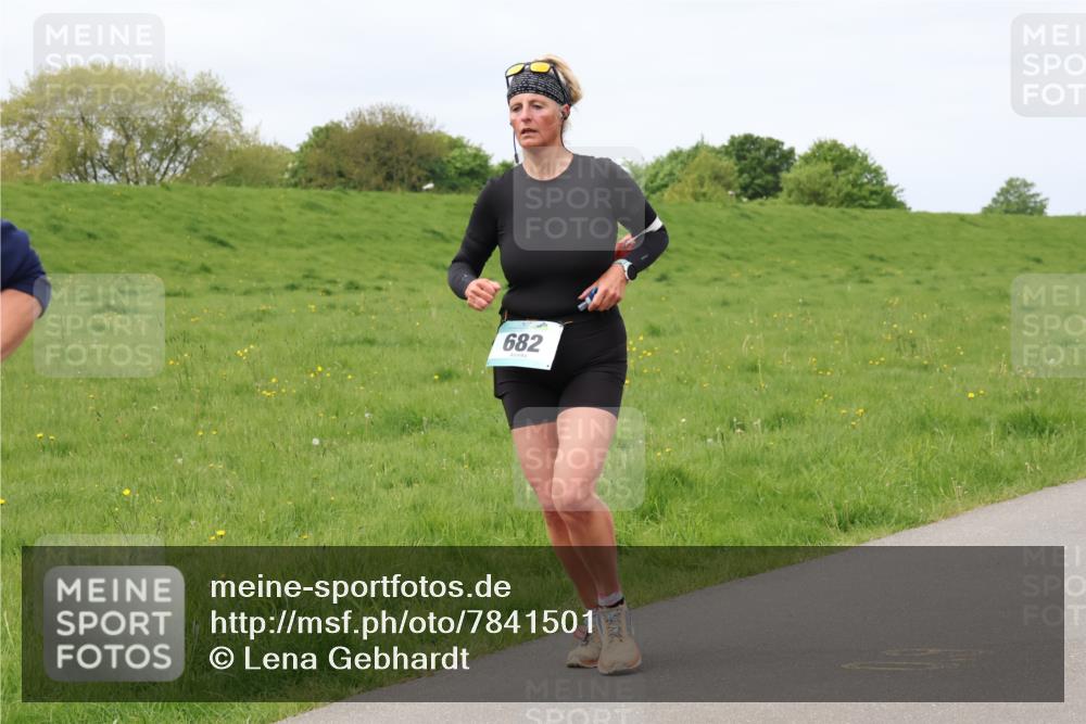 04.05.2025 - 8. Wedeler Halbmarathon Lena Gebhardt http://msf.ph/oto/7841501 04.05.2025 11:56:18 Laufen 682 meine-sportfotos.de