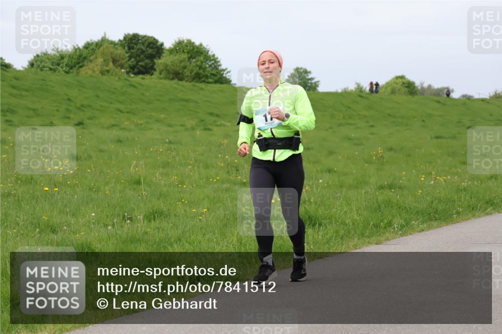 04.05.2025 - 8. Wedeler Halbmarathon Lena Gebhardt http://msf.ph/oto/7841512 04.05.2025 11:56:24 Laufen  meine-sportfotos.de